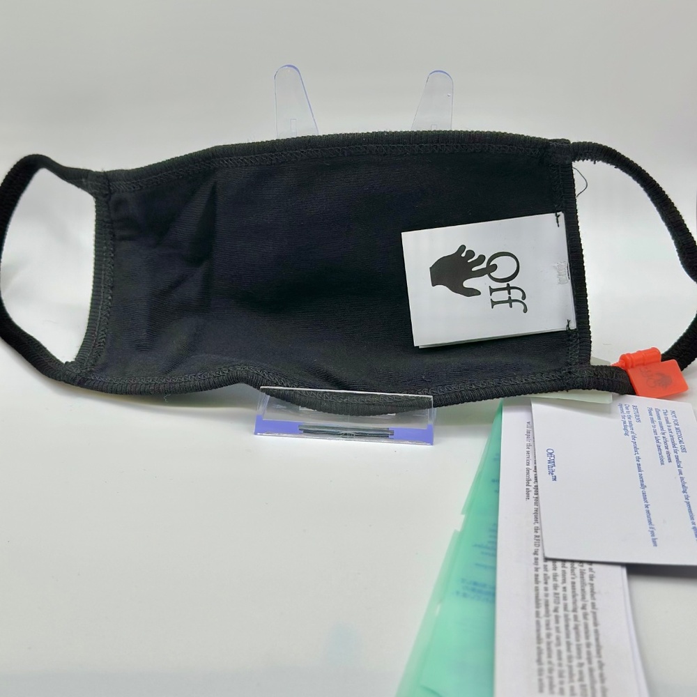 Off-White Face Mask “Black/Red Caravaggio Mask” - Picture 2 of 4